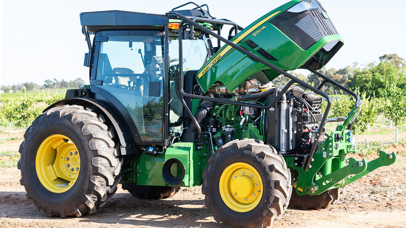 SuniTAFE's SMART Farm staged the first field day in Australia for the John&nbsp;Deere 5ML Tractor.