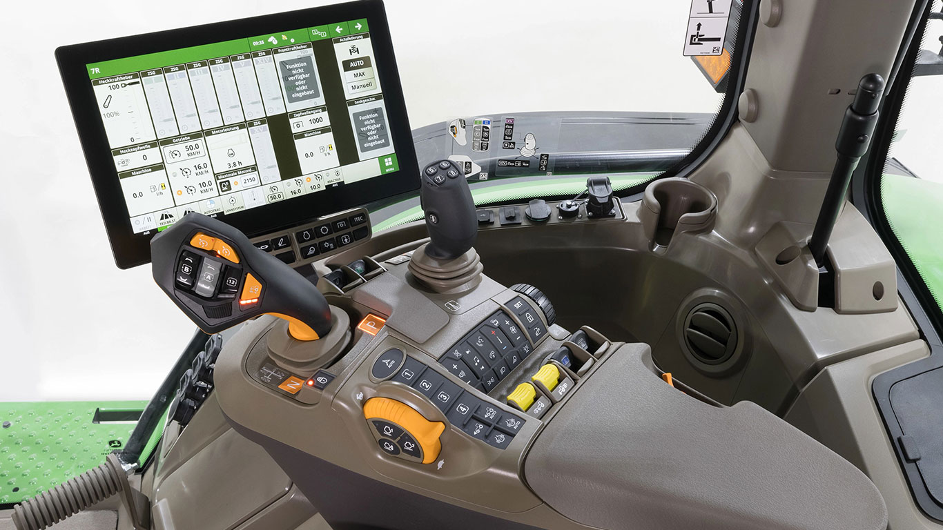 The new G5Plus CommandCenter Display in the tractor cab