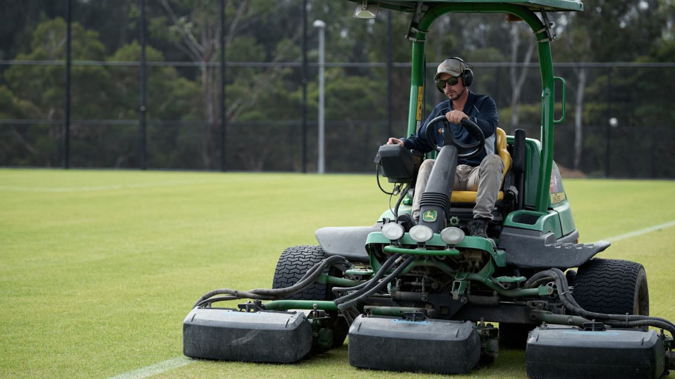 John Deere 7700 Fairway mower