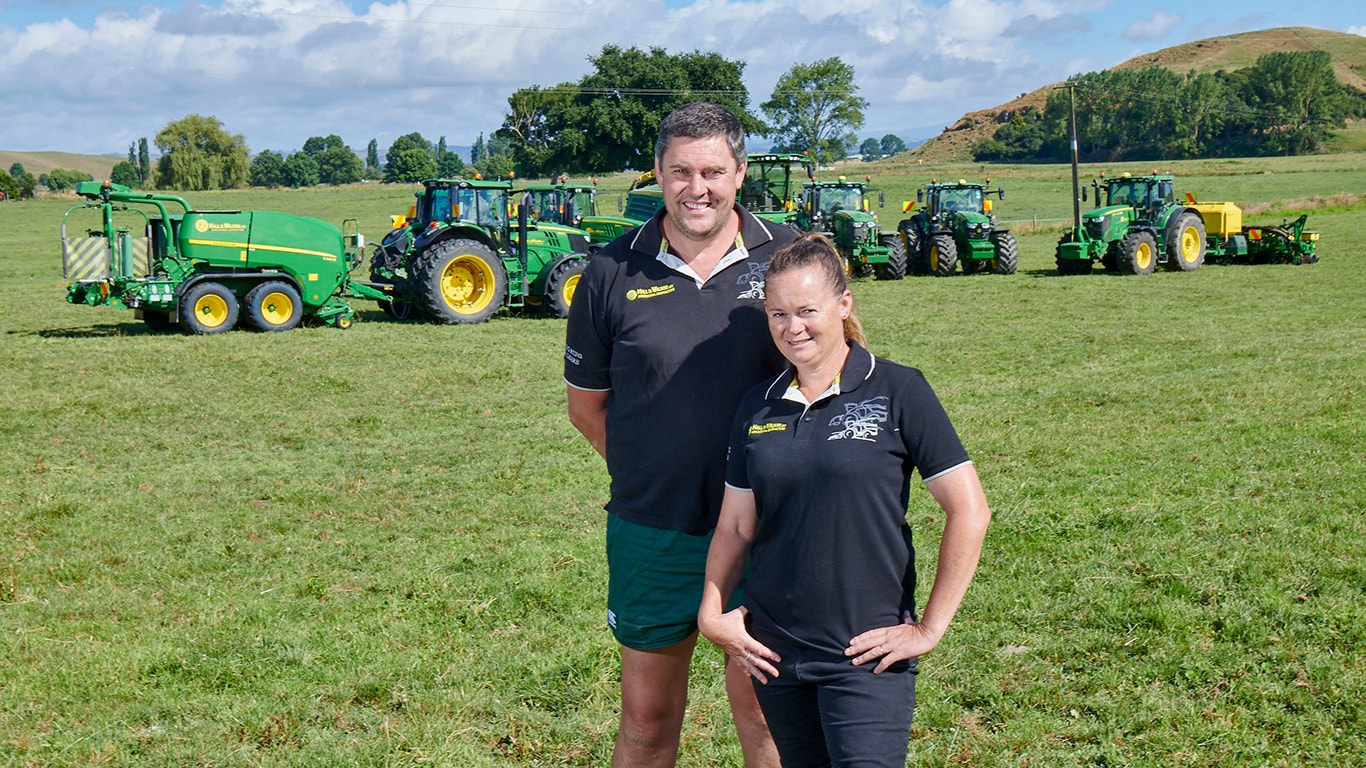 image of Nathan and Sarah Wilson in a field
