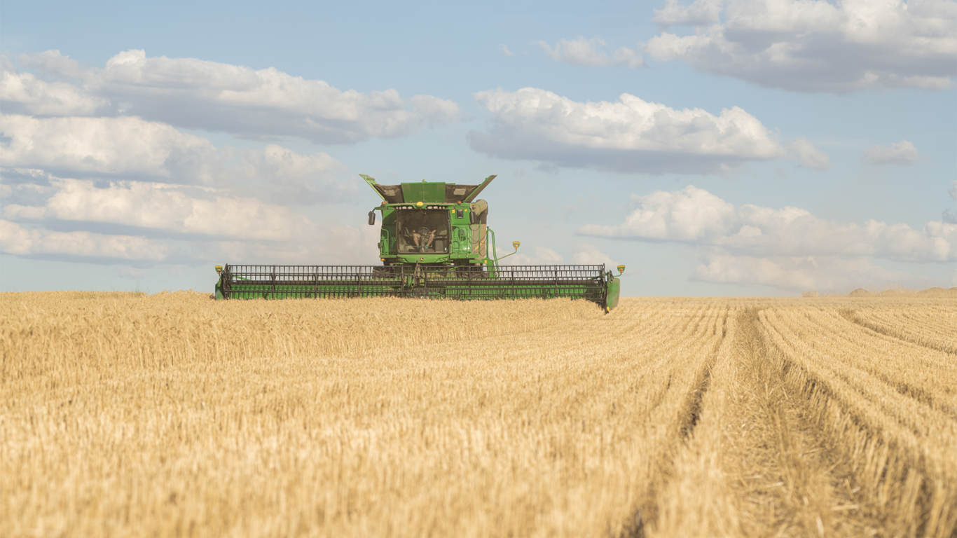 The John Deere S700, is ready to tackle harvest season 2020-21.