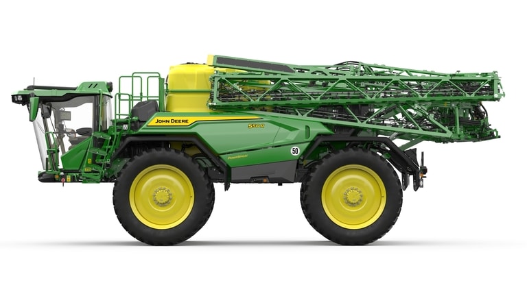 John Deere 550R self‑propelled sprayer with folded spray boom and large tank, isolated on a white background.