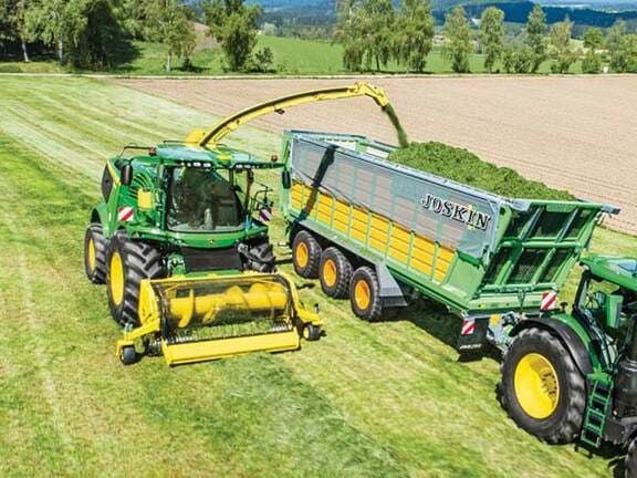 Field image of 35R Forage Harvester R Series Windrow Pickup