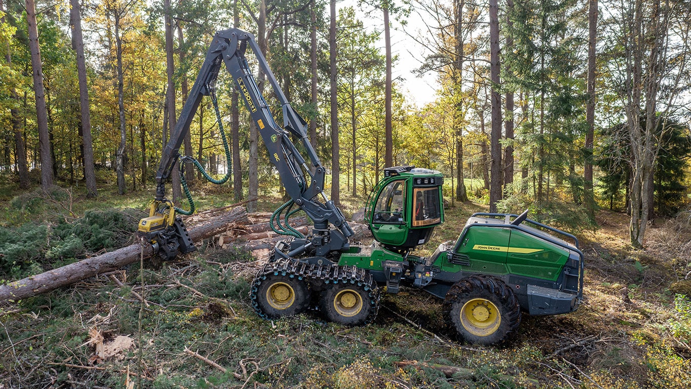 John Deere 1470H harvester