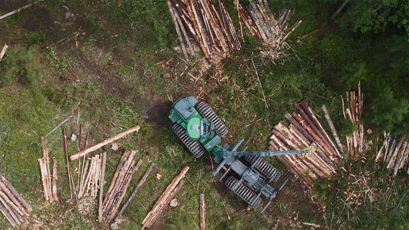 John Deere rotating and leveling cabin