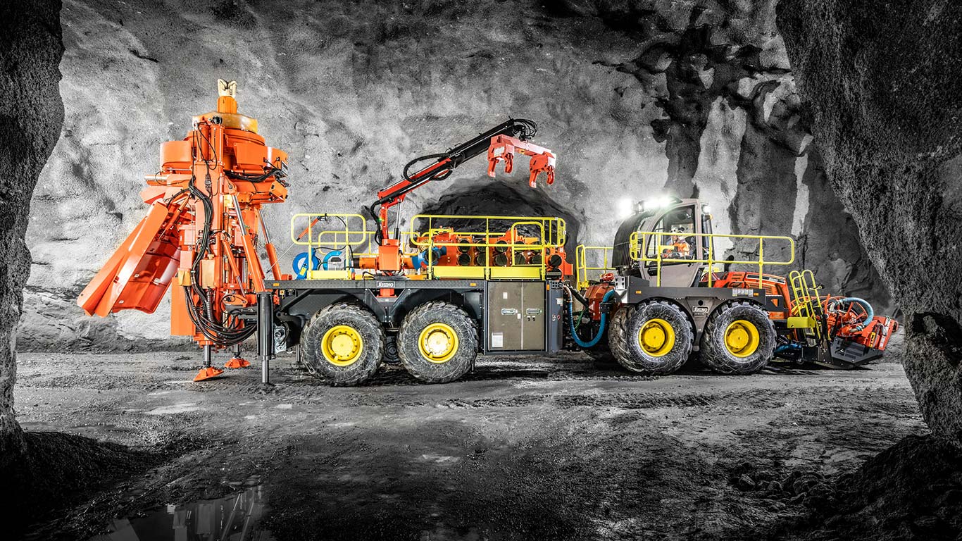 John Deere 1910G in a mine