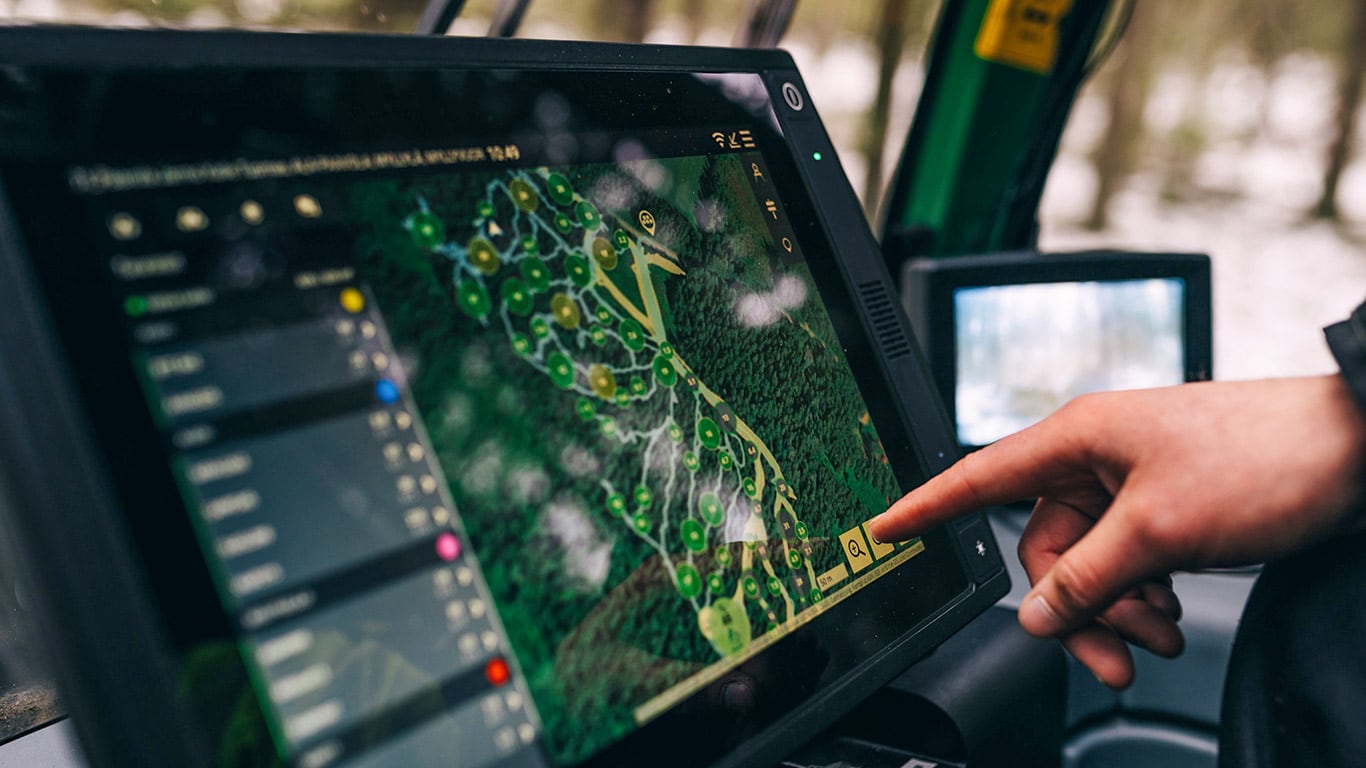 Display of a PC in a John Deere forest machine
