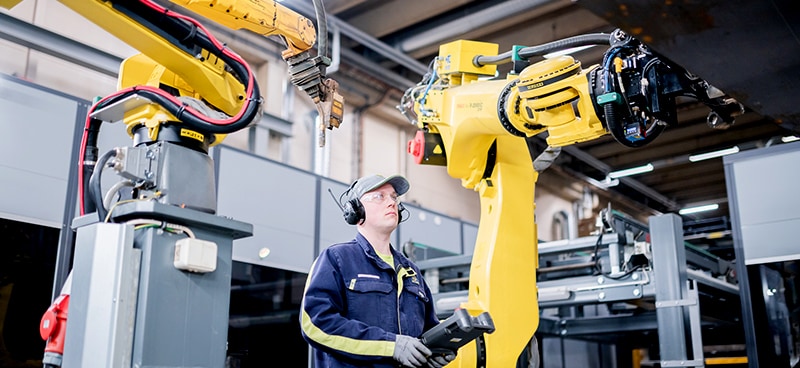 Welder Jarkko Tuononen is checking the trajectories of the welding robot.