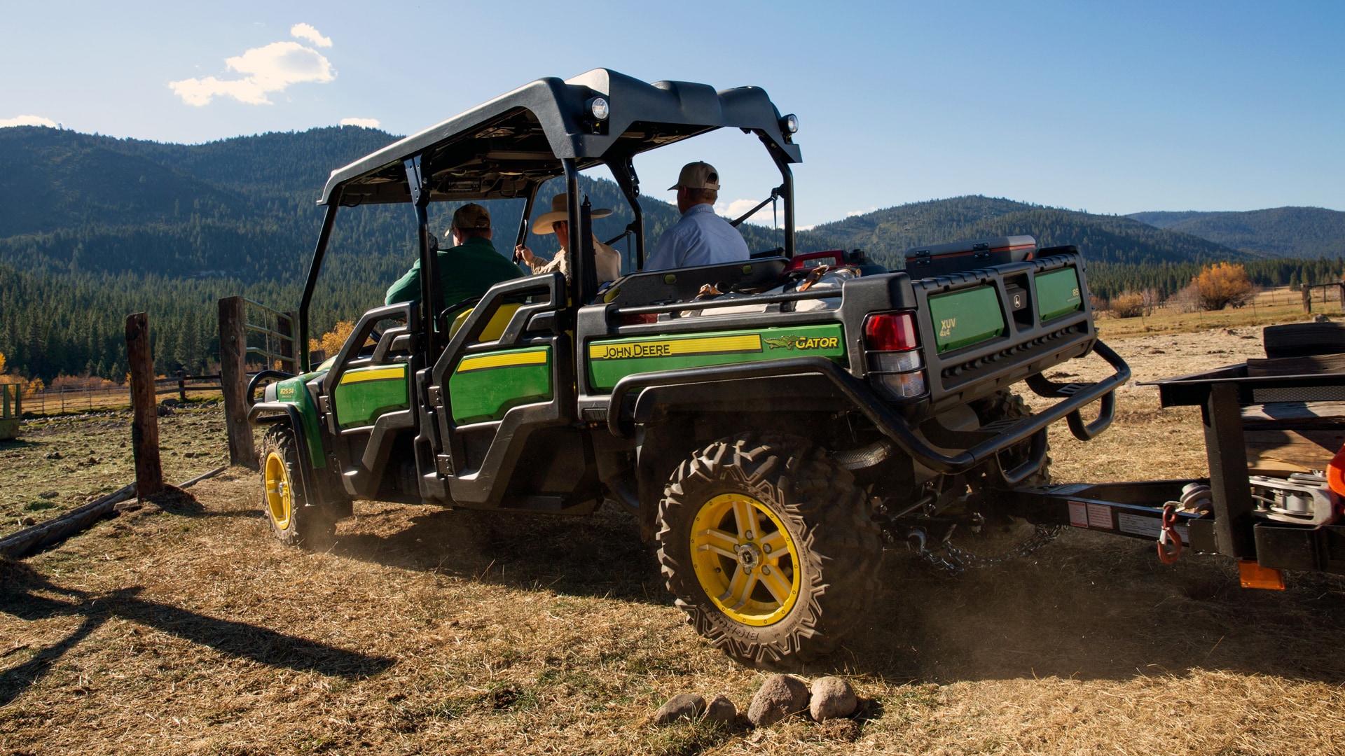 Image of gator in field with mountians