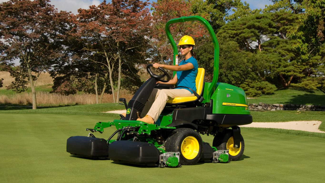 2500B Petrol Riding Greens Mowers John Deere New Zealand