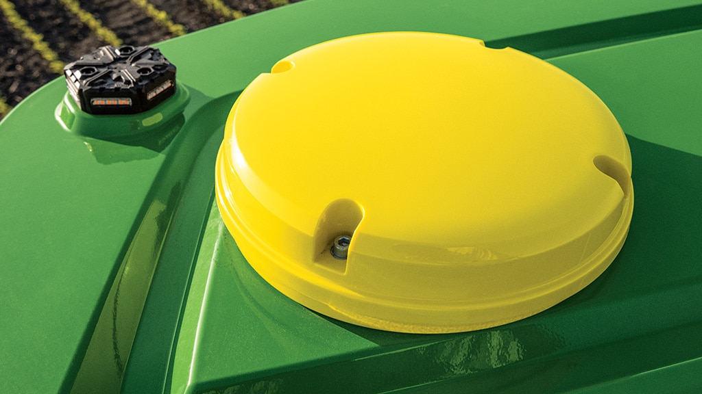 Close up view of StarFire 7500 Receiver on tractor hood.